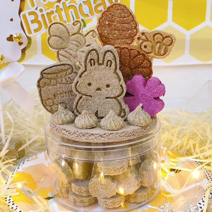 Munchies Honey Bee Birthday Hay Cake for Guinea Pigs, Rabbits & Chinchillas