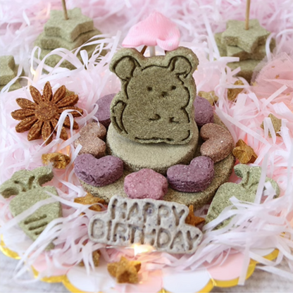 Munchies Handmade Natural Birthday Hay Cake with Accessories – For Rabbits, Guinea Pigs & Chinchillas