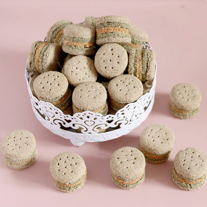 Munchies Handmade Hamburger Hay Cake – 4pcs Natural Treats for Rabbits, Guinea Pigs & Chinchillas