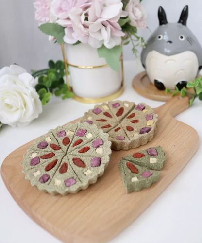 Munchies Handmade Pizza Hay Cake – Natural Treat for Rabbits, Guinea Pigs & Chinchillas